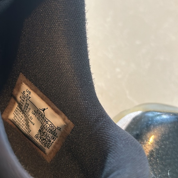 Nike Air Jordan 11 Retro - Picture 6 of 6